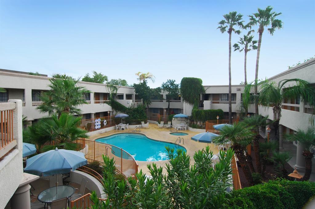 Ramada Tucson East Hotel Buitenkant foto