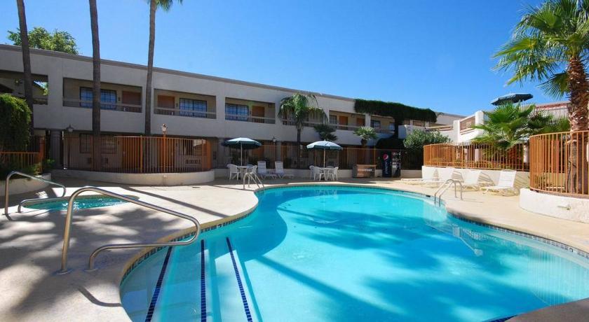 Ramada Tucson East Hotel Buitenkant foto